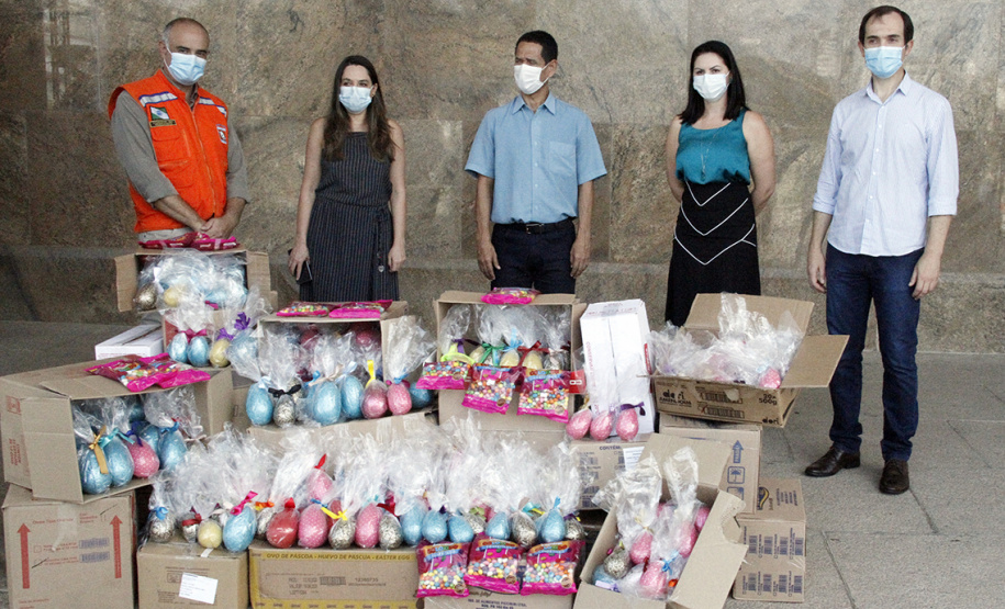 Segurança Pública entrega 1,4 mil ovos de chocolate para a campanha Páscoa Solidária