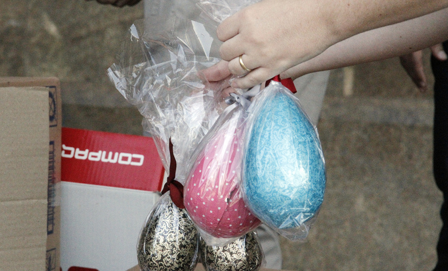 Segurança Pública entrega 1,4 mil ovos de chocolate para a campanha Páscoa Solidária