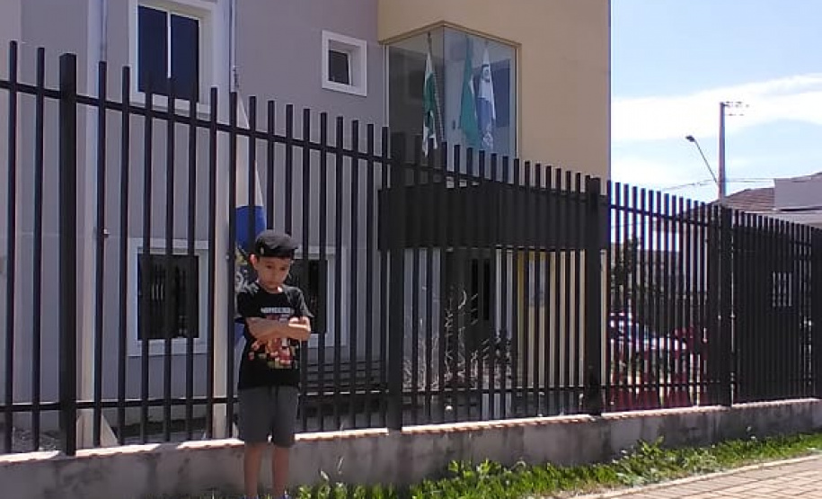 23º Batalhão da PM presta homenagem a tenente que faleceu em serviço e recebe sua família em Curitiba