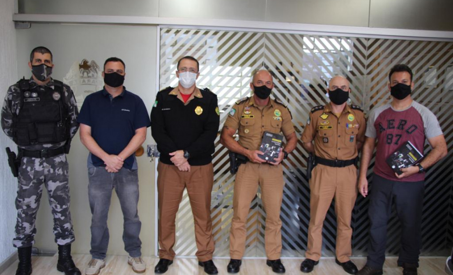 Oficiais da PM lançam livro com técnicas para Negociação em Crises