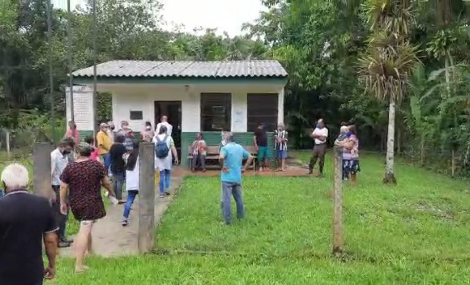 Apoio aéreo do BPMOA garante vacinação para moradores de Barra do Ararapira e Itaqui, no Litoral do estado