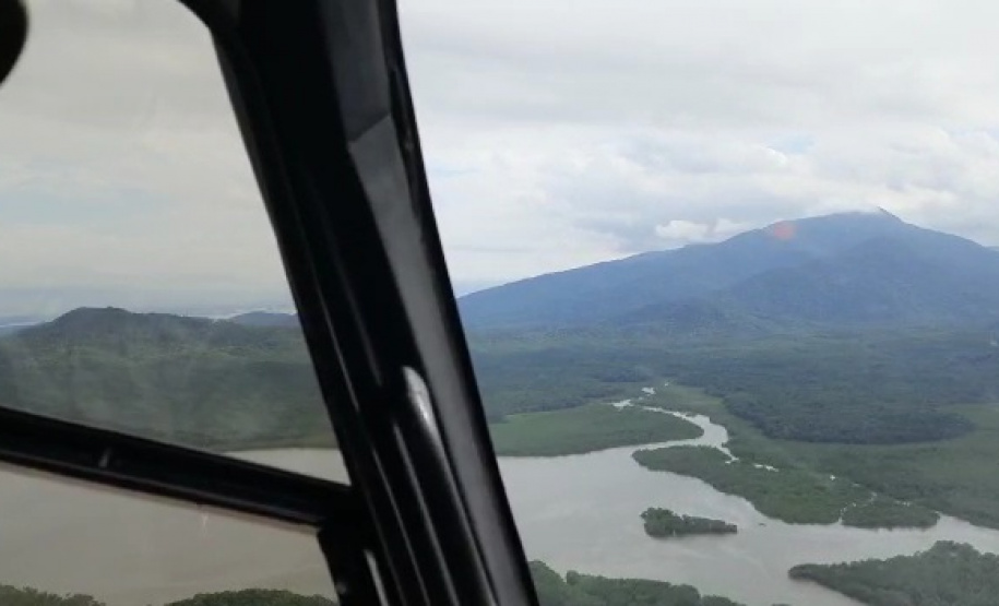 Apoio aéreo do BPMOA garante vacinação para moradores de Barra do Ararapira e Itaqui, no Litoral do estado