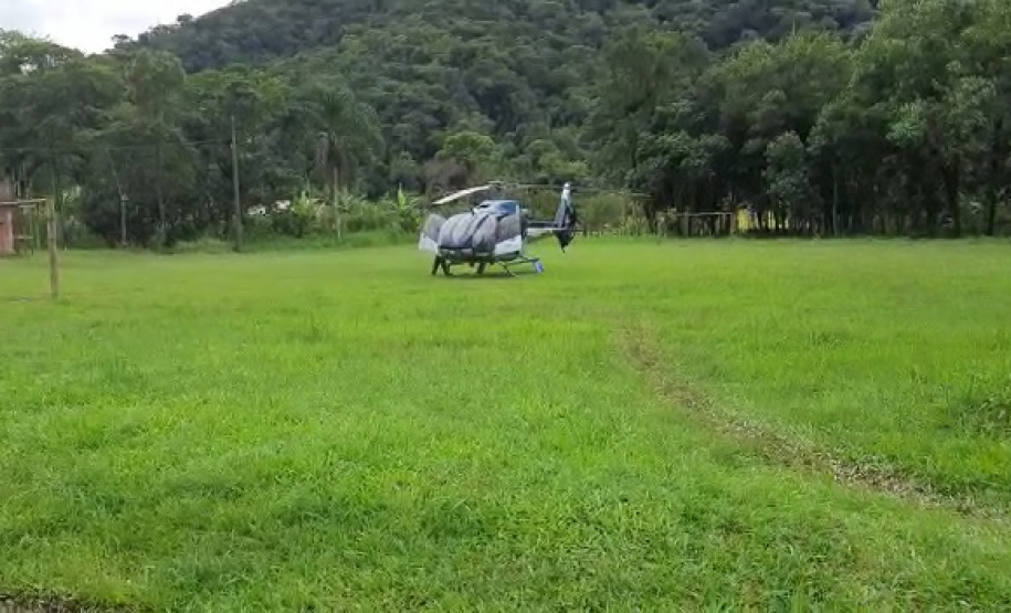 Apoio aéreo do BPMOA garante vacinação para moradores de Barra do Ararapira e Itaqui, no Litoral do estado