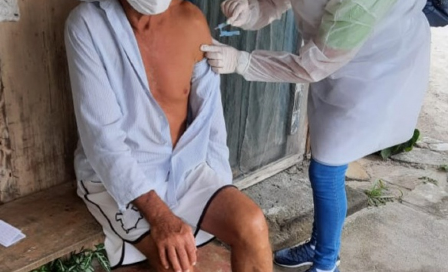 Apoio aéreo do BPMOA garante vacinação para moradores de Barra do Ararapira e Itaqui, no Litoral do estado