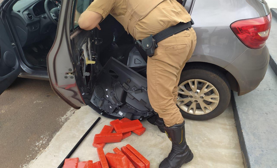 Mais de 60 quilos de maconha que iriam para Minas Gerais são apreendidos pela PM em Perobal, no Noroeste do Paraná