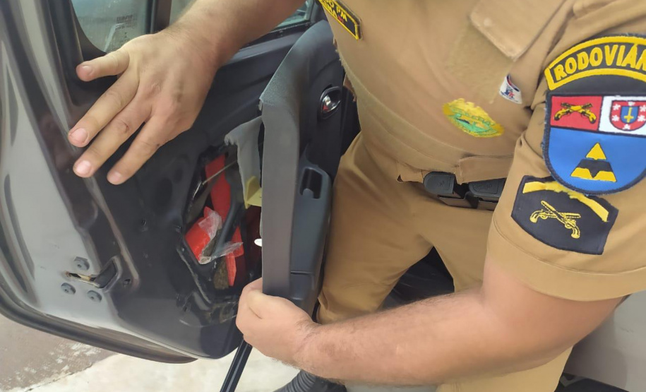 Mais de 60 quilos de maconha que iriam para Minas Gerais são apreendidos pela PM em Perobal, no Noroeste do Paraná