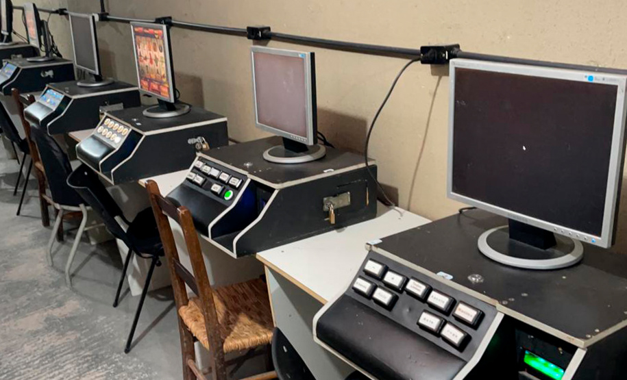 Polícia Civil flagra cassino clandestino com aglomeração na RMC