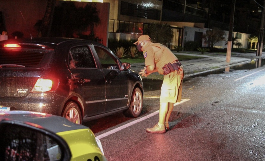 Forças de segurança fiscalizam 3,5 mil estabelecimentos e prendem 281 pessoas