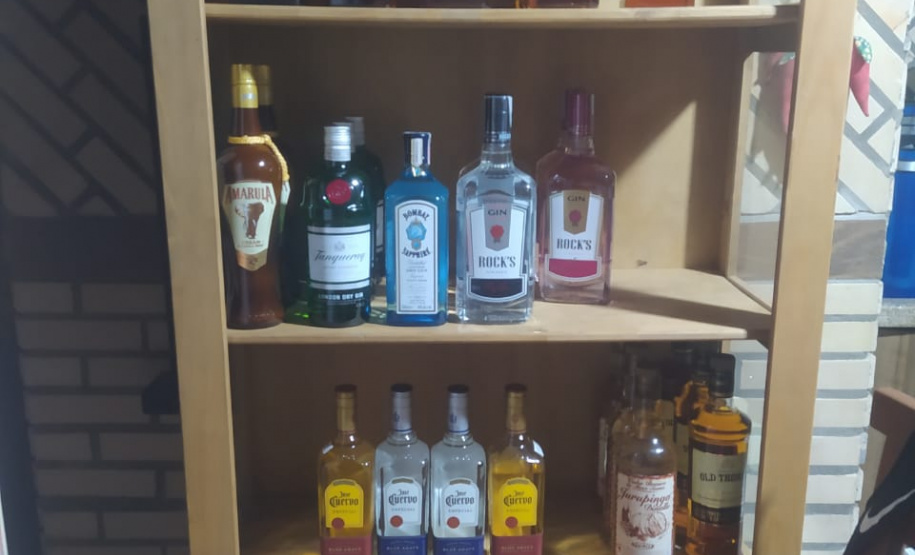 PM encerra festa clandestina com 70 pessoas em Curitiba