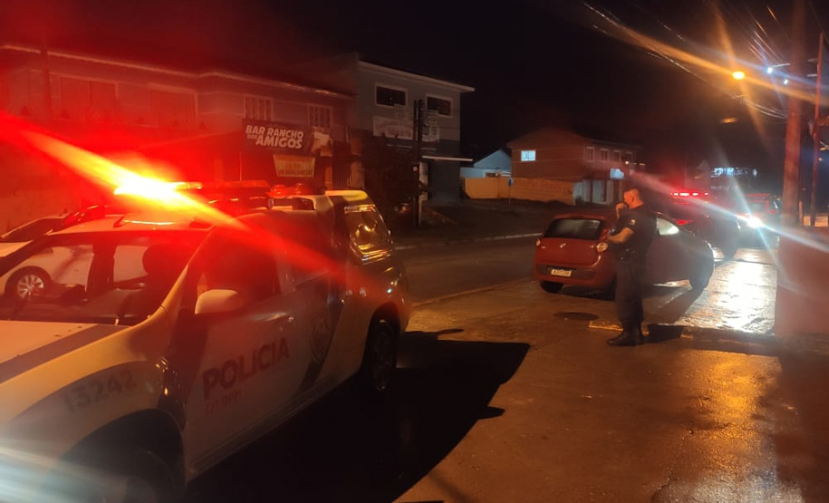 AIFU fiscaliza 22 estabelecimentos comerciais e aborda 50 pessoas em Fazenda Rio Grande, na RMC