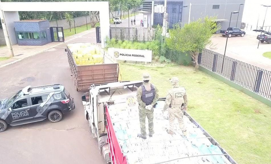BPFron e PF apreendem carga avaliada em R$ 2,7 milhões em cigarros no Oeste do PR