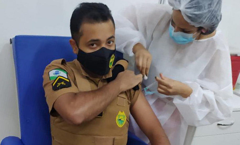 900 profissionais da segurança pública já foram imunizados no Paraná