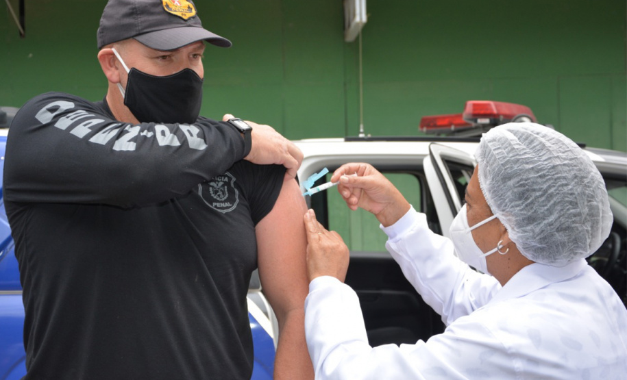 900 profissionais da segurança pública já foram imunizados no Paraná