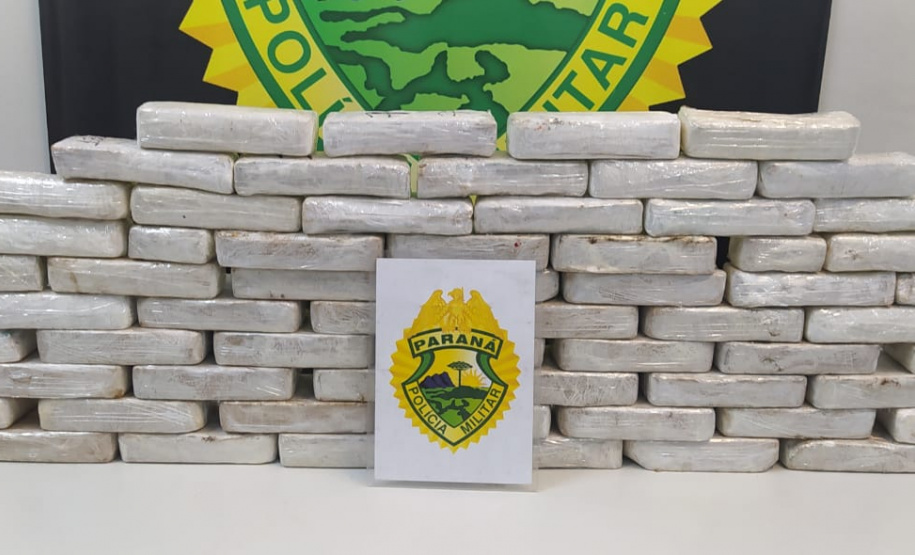 Mais de 48 quilos de crack são apreendidos pela PM e cinco pessoas acabaram presas em Curitiba
