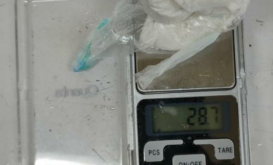 Agentes da PECO impedem entrada de drogas aos presos em tubos de creme dental