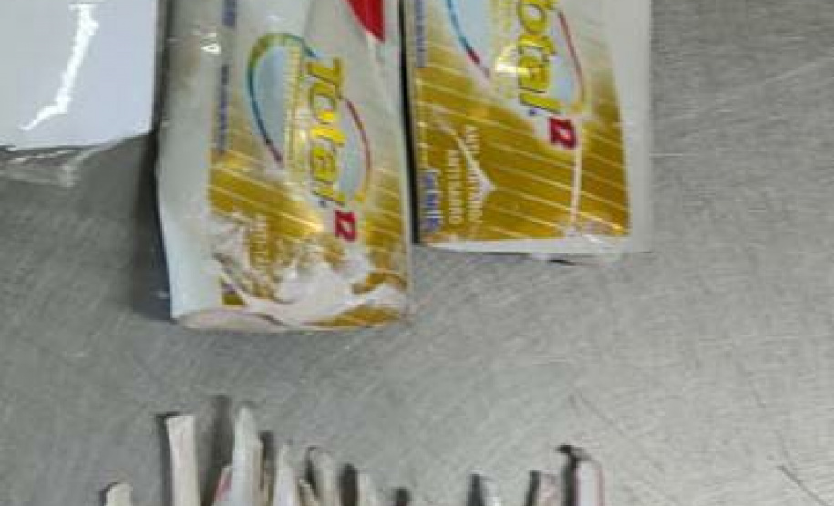 Agentes da PECO impedem entrada de drogas aos presos em tubos de creme dental