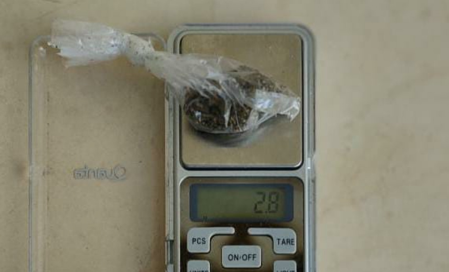 Agentes da PECO impedem entrada de drogas aos presos em tubos de creme dental