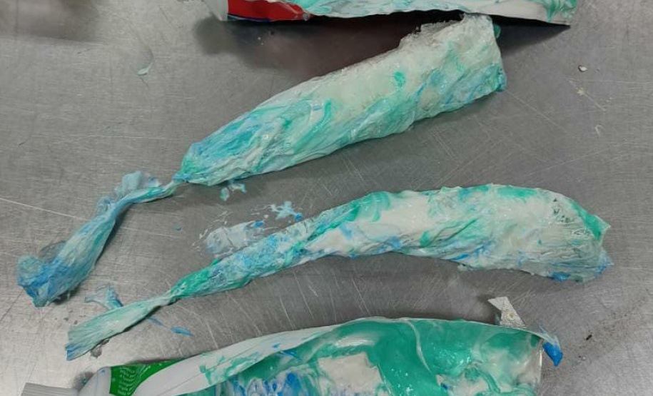 Agentes da PECO impedem entrada de drogas aos presos em tubos de creme dental