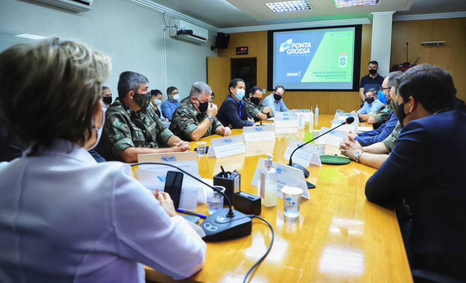 Exército vistoria área em Ponta Grossa que pode sediar Escola de Sargentos das Armas