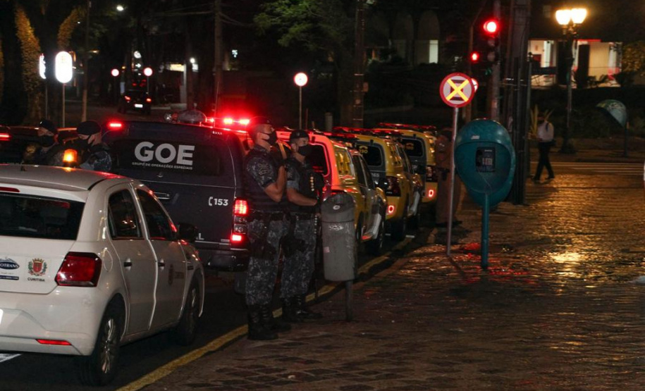 AIFU fecha 15 pontos comerciais irregulares e flagra mais de 600 pessoas em aglomeração na Capital durante o final de semana