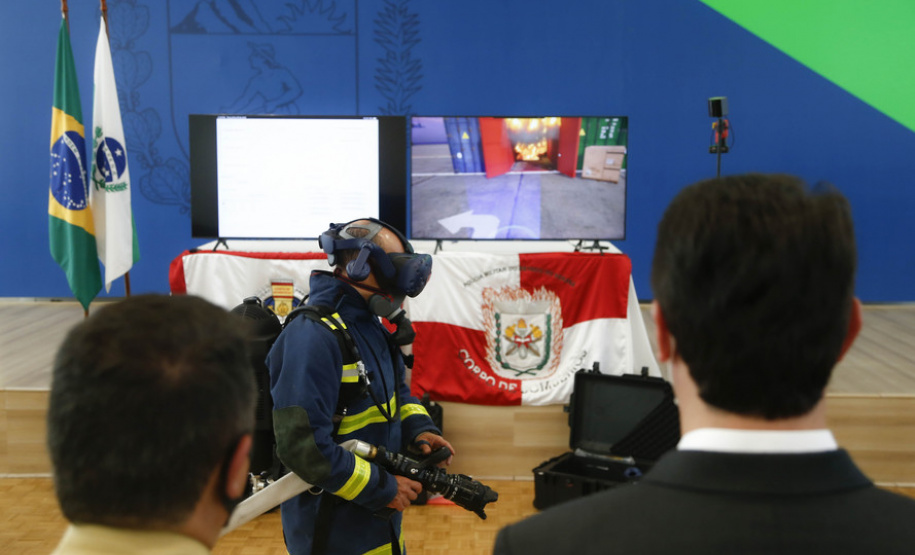 Corpo de Bombeiros do Paraná recebe simulador para treinamentos virtuais