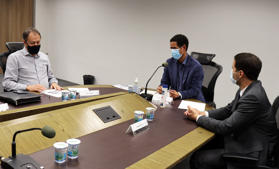 Prefeito de Terra Roxa e deputado Paulo Litro se reúnem com secretário da Segurança Pública em Curitiba