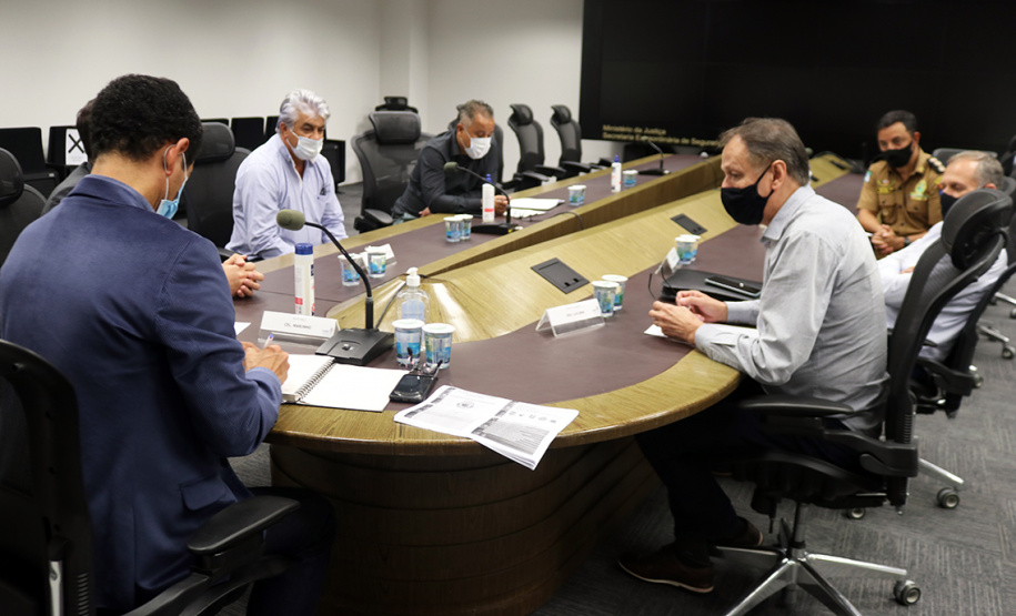 Prefeito de Terra Roxa e deputado Paulo Litro se reúnem com secretário da Segurança Pública em Curitiba