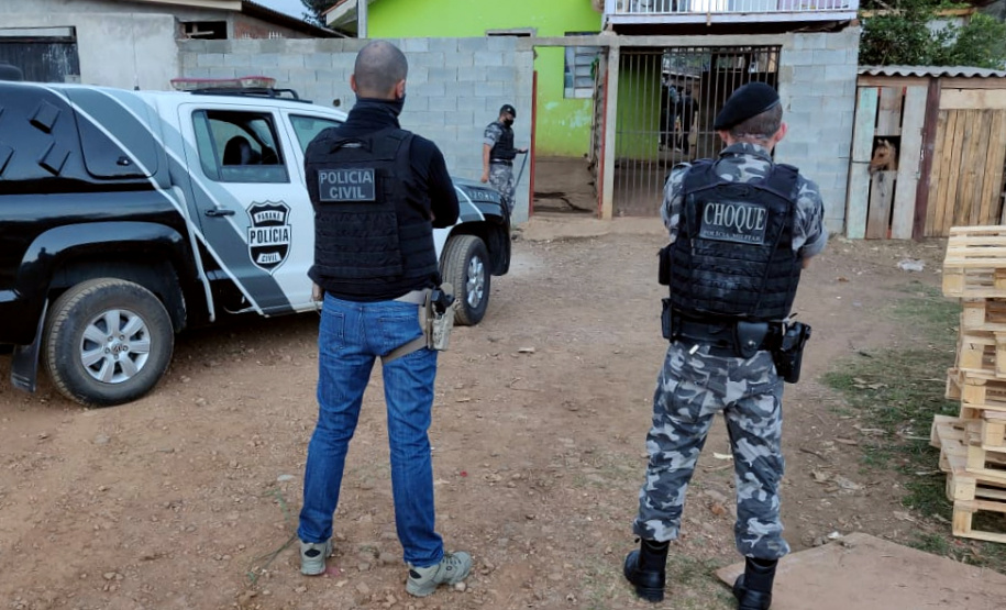 Polícia Civil prende duas pessoas e apreende um adolescente suspeitos de homicídios em Ponta Grossa