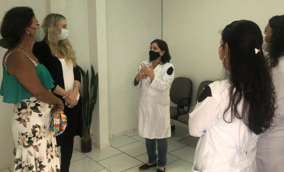 Comitiva da Segurança Pública visita sede do programa PRUMOS em Londrina e apresenta à juíza do TJPR