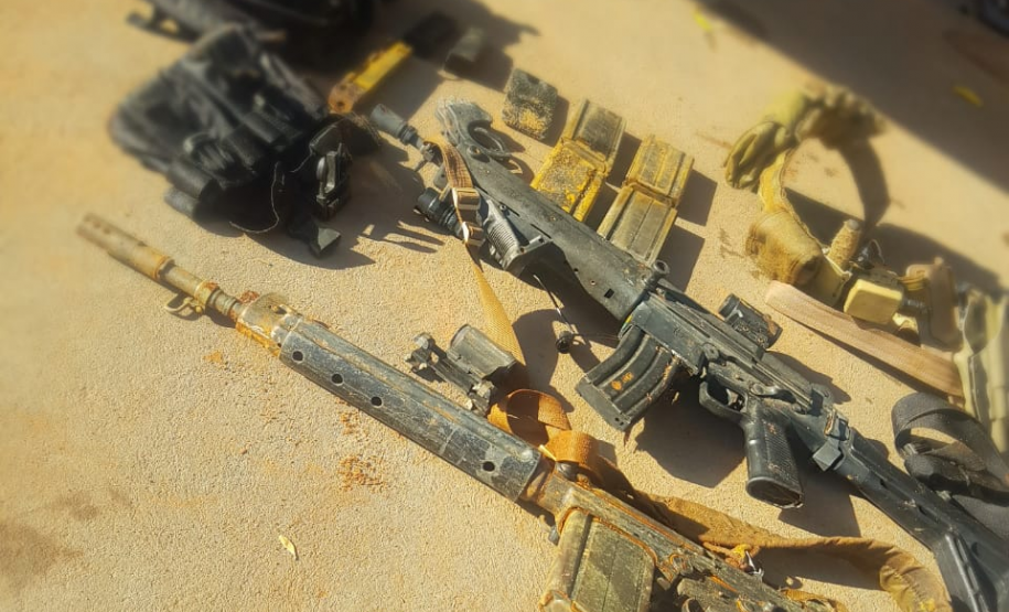 Bombeiros encontram fuzis perdidos durante missão policial