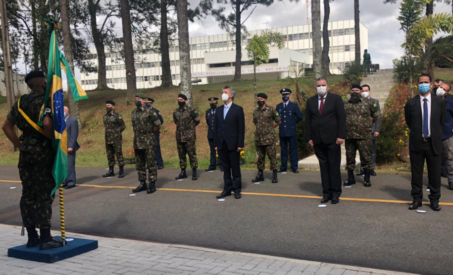 Secretário da Segurança Pública recebe medalha do Exército Brasileiro