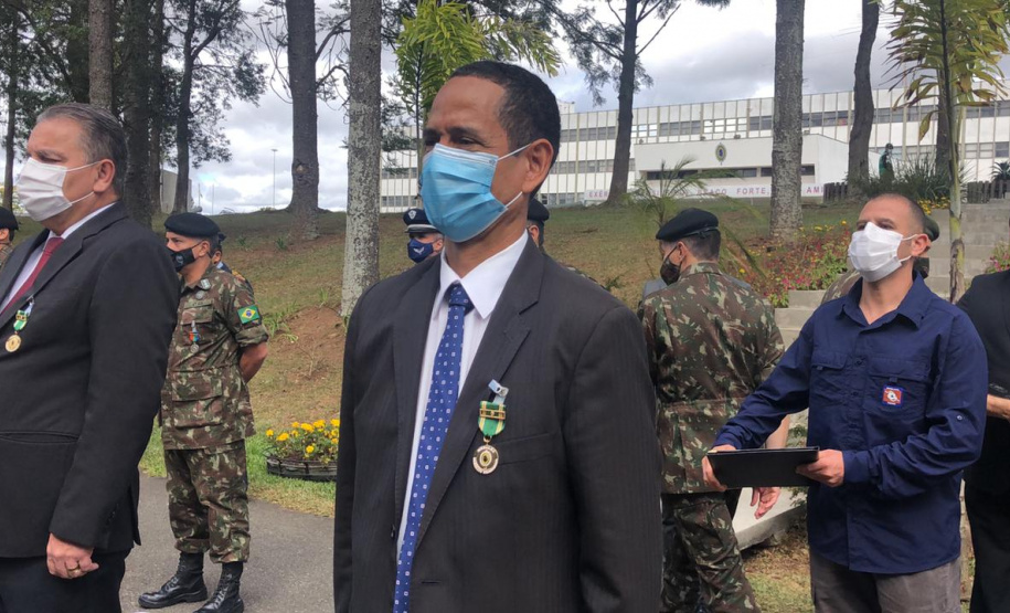 Secretário da Segurança Pública recebe medalha do Exército Brasileiro