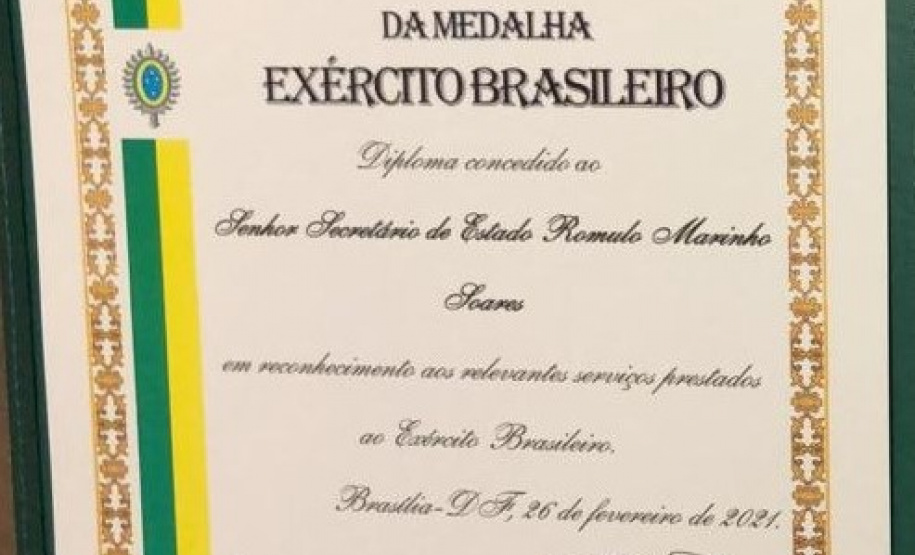 Secretário da Segurança Pública recebe medalha do Exército Brasileiro
