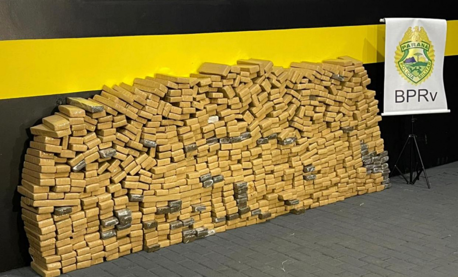 Carro abandonado em milharal é apreendido com 612 quilos de maconha em Doutor Camargo