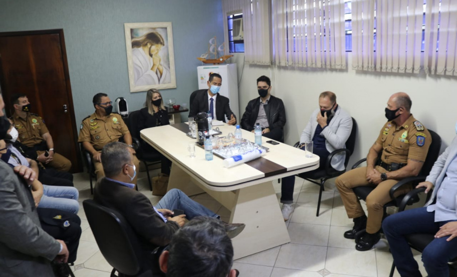 Secretário da Segurança Pública faz reunião com integrantes das forças de segurança e visita a unidades em Ponta Grossa