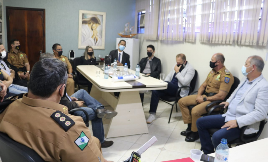 Secretário da Segurança Pública faz reunião com integrantes das forças de segurança e visita a unidades em Ponta Grossa