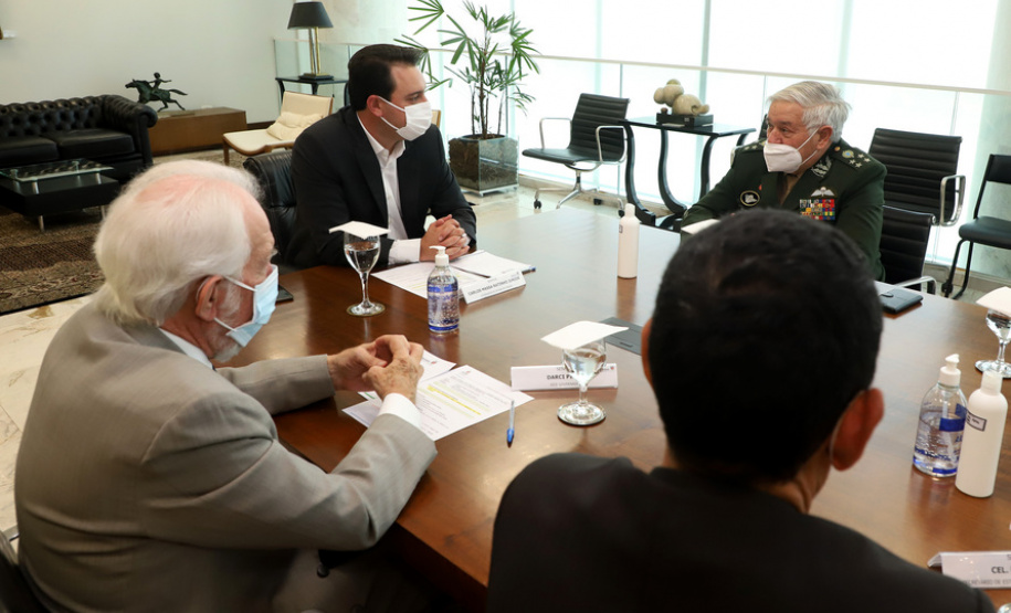 Governador apresenta ao presidente do Superior Tribunal Militar projeto da ESA em Ponta Grossa