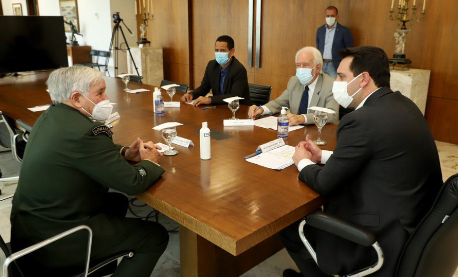 Governador apresenta ao presidente do Superior Tribunal Militar projeto da ESA em Ponta Grossa