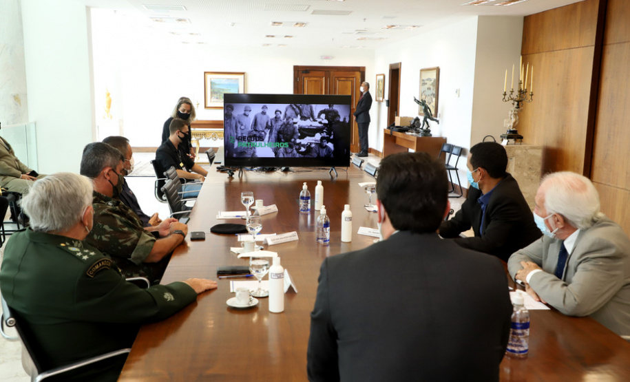 Governador apresenta ao presidente do Superior Tribunal Militar projeto da ESA em Ponta Grossa