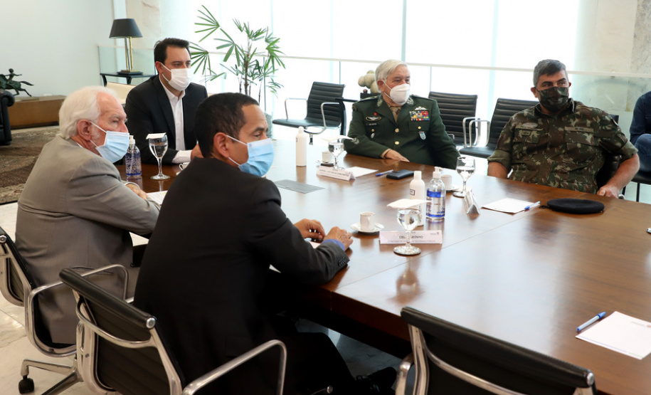Governador apresenta ao presidente do Superior Tribunal Militar projeto da ESA em Ponta Grossa