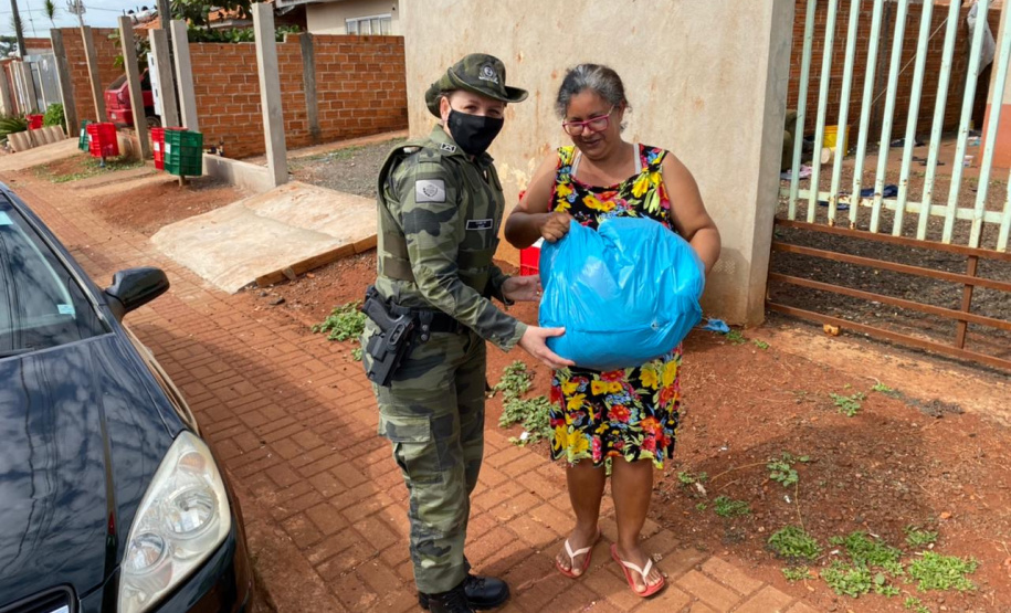 Doações arrecadadas pelo Batalhão Ambiental são entregues a famílias e instituições
