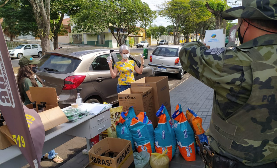 Doações arrecadadas pelo Batalhão Ambiental são entregues a famílias e instituições