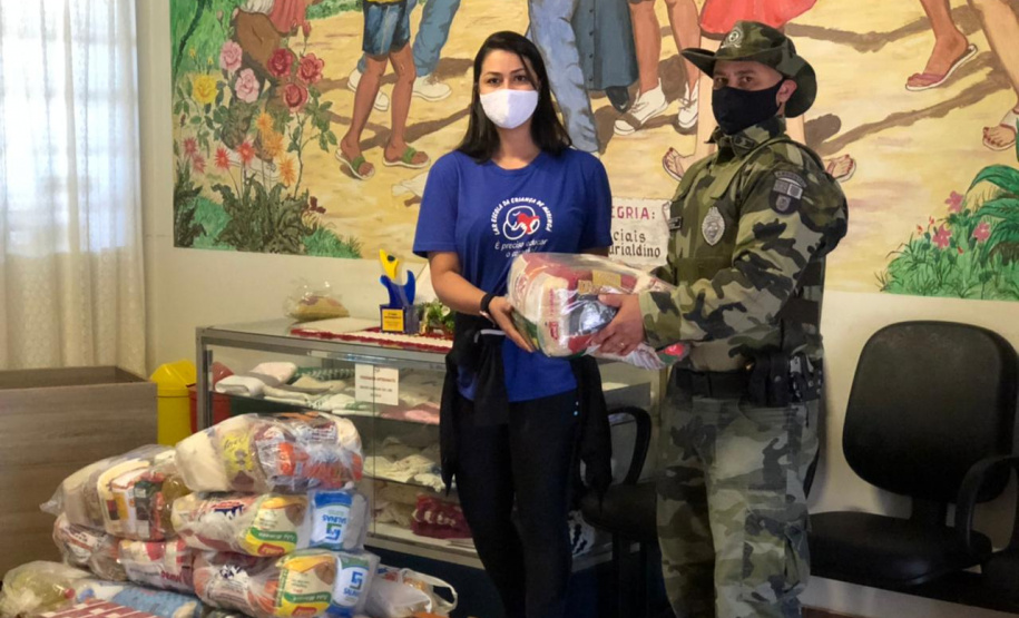 Doações arrecadadas pelo Batalhão Ambiental são entregues a famílias e instituições