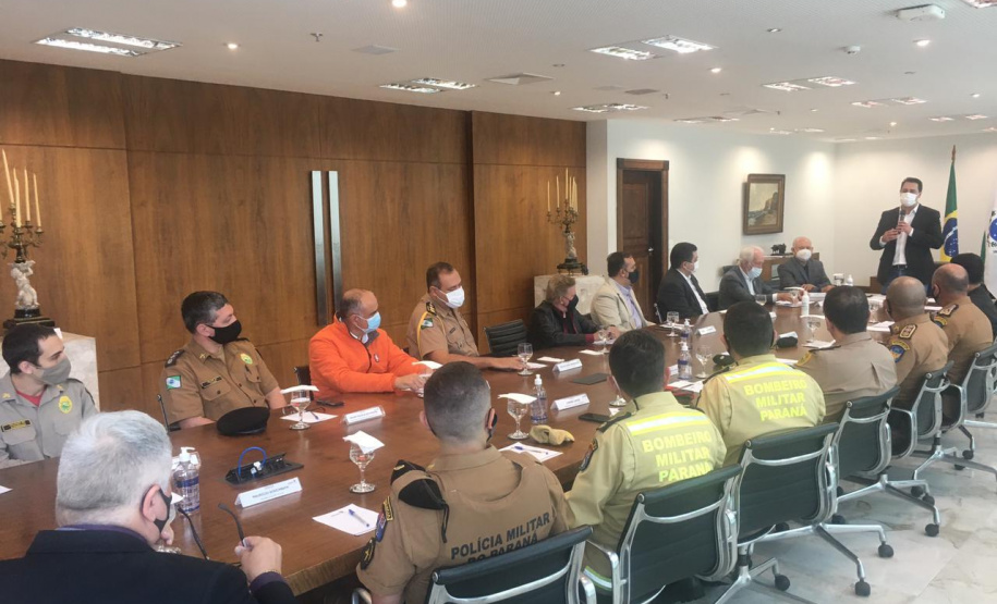 http://www.seguranca.pr.gov.br/Noticia/Governador-autoriza-promocao-e-diaria-extrajornada-para-policiais-militares