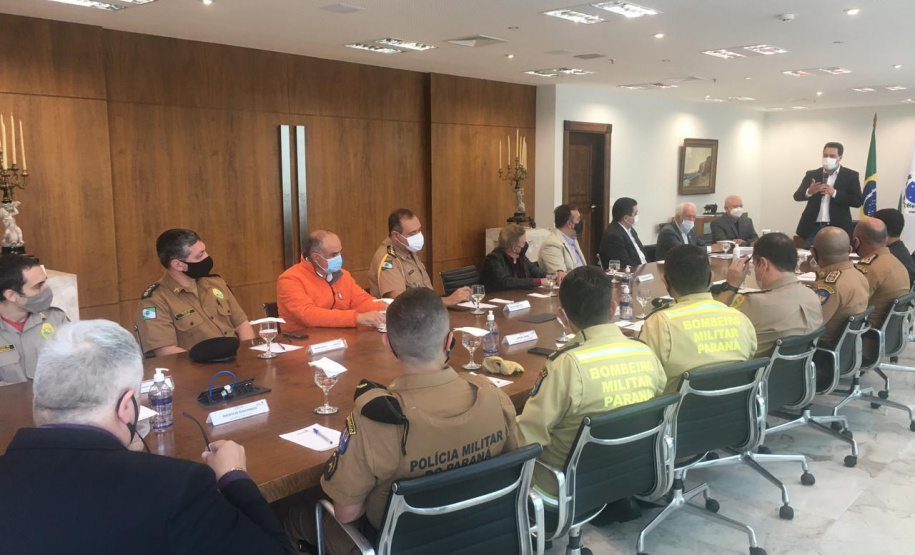 http://www.seguranca.pr.gov.br/Noticia/Governador-autoriza-promocao-e-diaria-extrajornada-para-policiais-militares