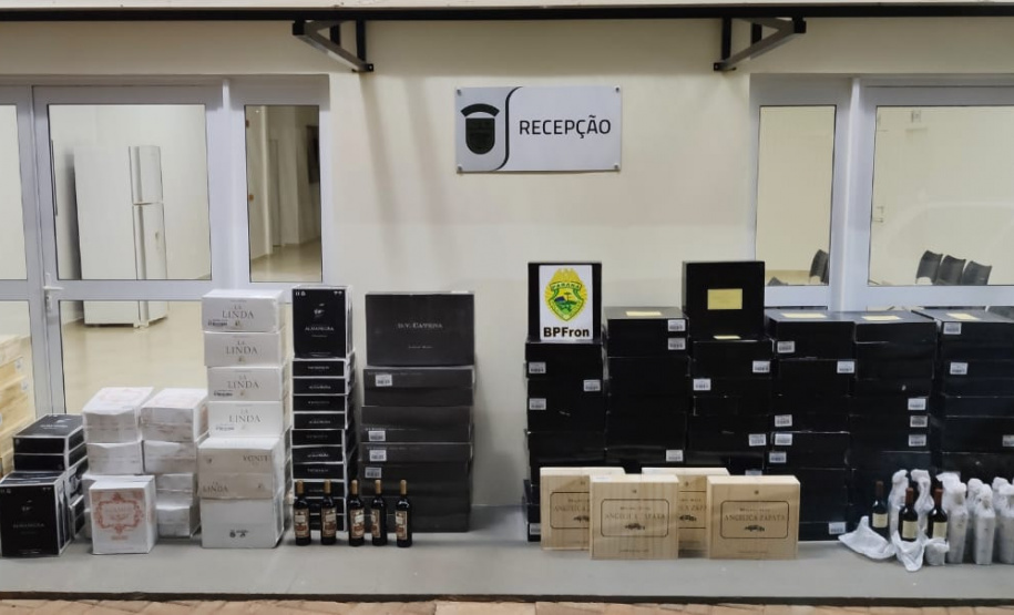 Operação Hórus: Na região fronteiriça do estado, PM apreende três veículos carregados com cigarros e bebida contrabandeados