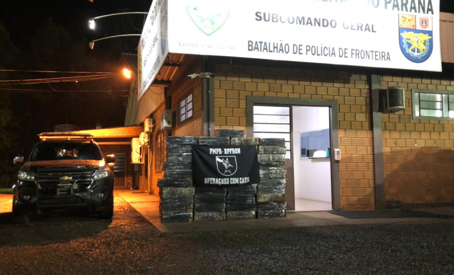Quase uma tonelada de maconha é apreendida pelo BPFron em Entre Rios do Oeste (PR)