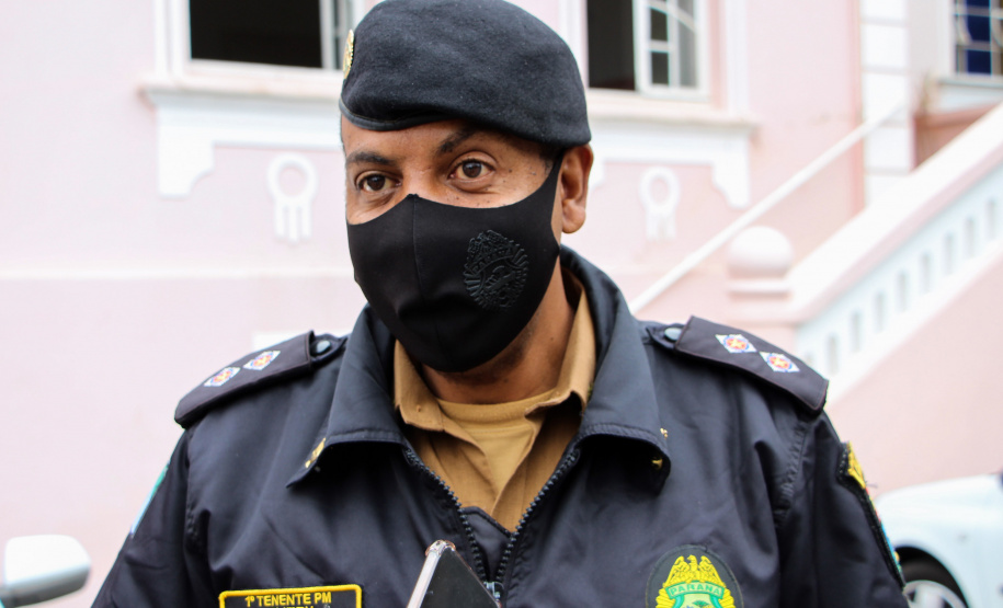 Apresentação da Banda de Música da PM em asilo muda rotina de idosos na Capital