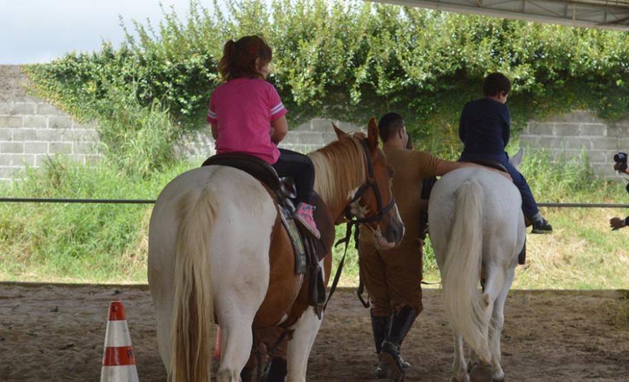Em 30 anos, Centro de Equoterapia da Polícia Militar já atendeu mais de 5 mil famílias