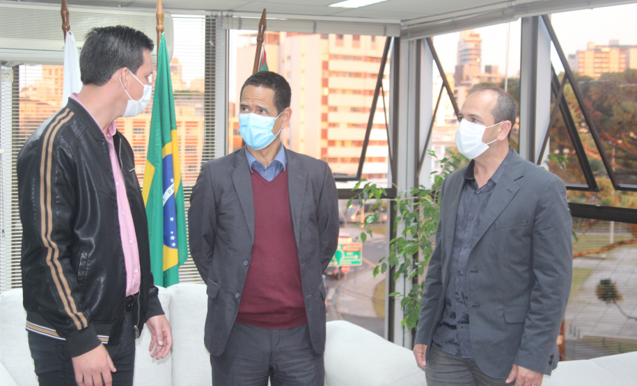 Secretário recebe visita do prefeito de Piên